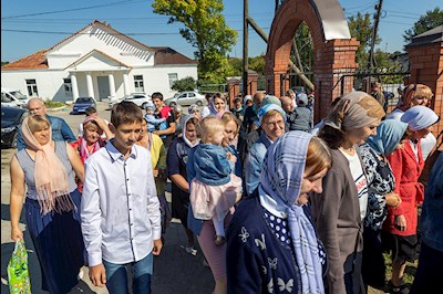Божественная литургия в храме в честь Владимирской иконы Божией Матери с. Багаевка