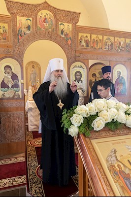 Божественная литургия в храме во имя святого праведного Лазаря Четверодневного на Новоелшанском кладбище г. Саратова