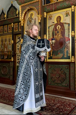 Литургия Преждеосвященных Даров на Архиерейском подворье — в храме в честь иконы Божией Матери «Утоли моя печали» г. Саратова