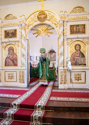 Митрополит Игнатий совершил Божественную литургию в храме преподобного Серафима Саровского г. Саратова