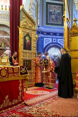 Митрополит Игнатий принял участие в Божественной литургии в Храме Христа Спасителя