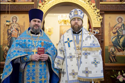 Митрополит Игнатий совершил Божественную литургию во Введенском храме Саратова