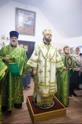 Митрополит Игнатий совершил Великое освящение храма преподобного Серафима Саровского р.п. Татищево и первую Божественную литургию в новоосвященном храме