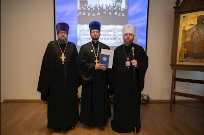 Митрополит Игнатий вручил дипломы выпускникам СПДС
