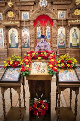 Митрополит Игнатий совершил Божественную литургию в храме Новомучеников и исповедников Саратовских г. Саратова