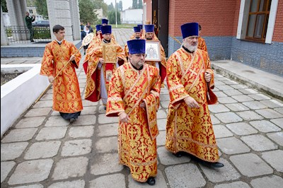 Митрополит Игнатий совершил Божественную литургию в храме святых мучениц Веры, Надежды, Любови и матери их Софии поселка Светлый