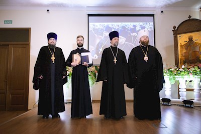 Митрополит Игнатий вручил дипломы выпускникам СПДС