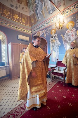 Митрополит Игнатий совершил Божественную литургию в Свято-Троицком кафедральном соборе Саратова