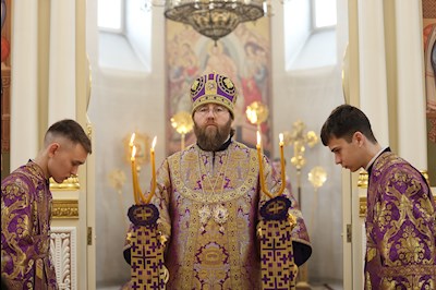 Митрополит Игнатий совершил Божественную литургию в соборном храме святителя Спиридона Тримифунтского г. Саратова