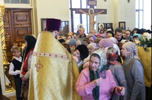 Божественная литургия на Архиерейском подворье — храме во имя преподобного Серафима Саровского г. Саратова