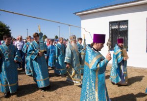 Божественная литургия в храме в честь Успения Пресвятой Богородицы п. Возрождение Хвалынского района
