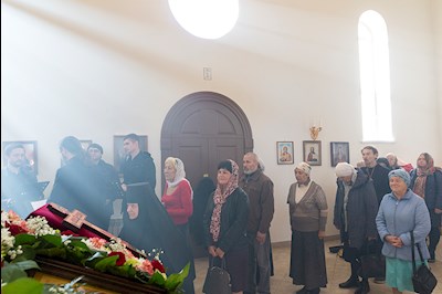 Божественная литургия в храме во имя святого благоверного князя Михаила Черниговского и боярина его Феодора на Увекском кладбище г. Саратова