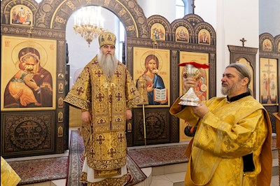 Божественная литургия в храме во имя первоверховных апостолов Петра и Павла г. Саратова