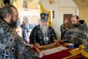 Литургия Преждеосвященных Даров на Архиерейском подворье — в храме святого апостола и евангелиста Иоанна Богослова