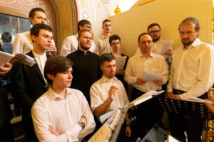 Митрополит Лонгин совершил пасхальное богослужение