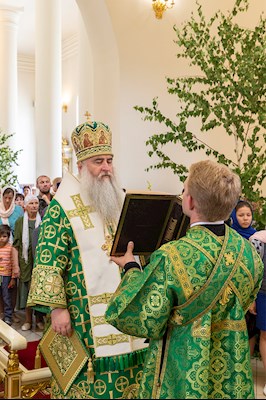 Божественная литургия в соединении с вечерней в Свято-Троицком кафедральном соборе г. Вольска