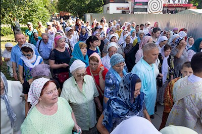 Божественная литургия в храме во имя святителя Митрофана, епископа Воронежского, г.Саратова