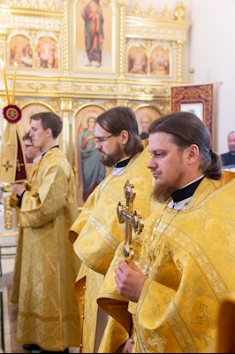 Божественная литургия в храме в честь святителя Иоанна Златоуста в п. Зональный г. Саратова
