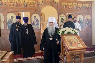 Божественная литургия в храме во имя святого праведного Лазаря Четверодневного на Новоелшанском кладбище г. Саратова