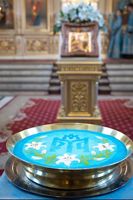 Митрополит Саратовский и Вольский Игнатий совершил вечерню в соединении с Литургией Иоанна Златоуста в Покровском соборе г. Саратова