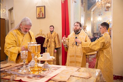 Митрополит Игнатий совершил Божественную литургию и молебен на новый год в Покровском соборе г. Саратова