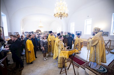 Митрополит Игнатий совершил Божественную литургию в храме во имя святителя Николая Японского г. Саратова