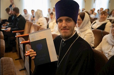 Митрополит Игнатий вручил дипломы выпускникам СПДС