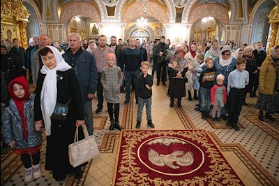 Митрополит Игнатий совершил Божественную литургию в Свято-Троицком кафедральном соборе Саратова