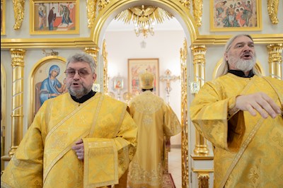 Митрополит Игнатий совершил Божественную литургию в Трехсвятительском храме г. Саратова
