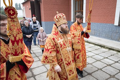 Митрополит Игнатий совершил Божественную литургию в храме святых мучениц Веры, Надежды, Любови и матери их Софии поселка Светлый