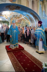 Литургия в Свято-Троицком кафедральном соборе Саратова