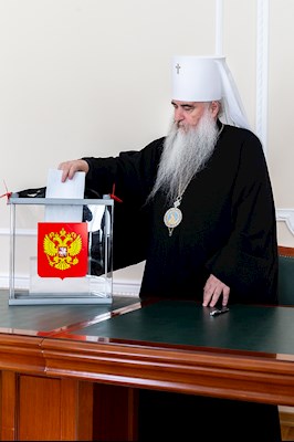 Митрополит Лонгин принял участие в голосовании по поправкам к Конституции Российской Федерации