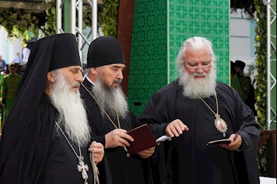Митрополит Игнатий сослужил Святейшему Патриарху Кириллу в Свято-Троицкой Сергиевой Лавре