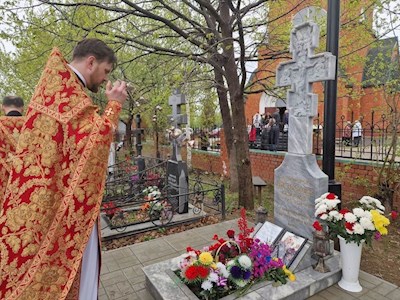 На Радоницу совершено поминовение усопших священнослужителей
