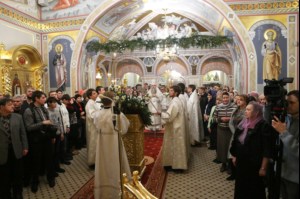 Митрополит Лонгин совершил Рождественское ночное богослужение