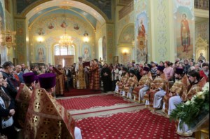 Вечерня в соединении с Литургией Василия Великого и Чин умовения ног в храме в честь Покрова Пресвятой Богородицы г.Саратова