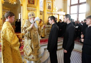 Божественная литургия на Архиерейском подворье — храме во имя святого апостола и евангелиста Иоанна Богослова при Саратовской православной духовной семинарии