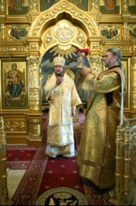 Митрополит Лонгин и Епископ Пахомий совершили Божественную литургию в Троицком соборе и молебен перед главной святыней Саратовской земли — образом Спаса Нерукотворного