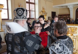 Литургия Преждеосвященных Даров на Архиерейском подворье — храме во имя святого апостола и евангелиста Иоанна Богослова при Саратовской православной духовной семинарии