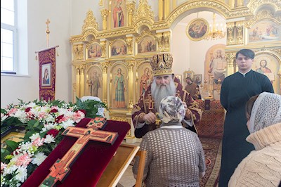 Божественная литургия в храме во имя святого благоверного князя Михаила Черниговского и боярина его Феодора на Увекском кладбище г. Саратова