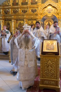 Митрополит Лонгин совершил чин Великого освящения воды