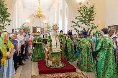 Божественная литургия в соединении с вечерней в Свято-Троицком кафедральном соборе г. Вольска