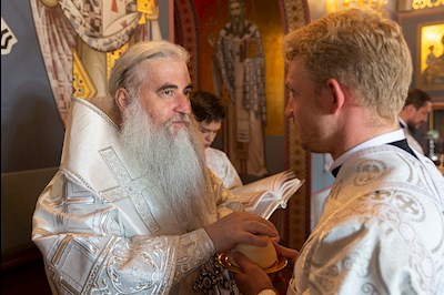 Божественная литургия в Свято-Троицком кафедральном соборе г. Саратова