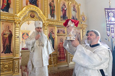 Божественная литургия в храме святых Царственных страстотерпцев г. Саратова
