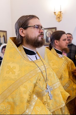 Божественная литургия в храме в честь святителя Иоанна Златоуста в п. Зональный г. Саратова