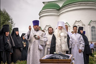 Митрополит Лонгин совершил отпевание игумении Ксении (Афанасьевой)