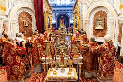 Митрополит Игнатий принял участие в Божественной литургии в Храме Христа Спасителя