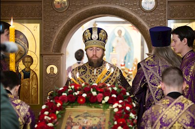 Митрополит Игнатий совершил Великое освящение Крестовоздвиженского подворья Свято-Алексиевского женского монастыря г. Саратова и Божественную литургию в новоосвященном храме