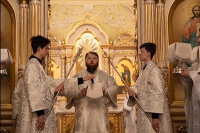 Митрополит Игнатий совершил Великую вечерню в соединении с Литургией святителя Василия Великого и чин Великого освящения воды в Покровском соборе г. Саратова