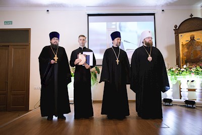 Митрополит Игнатий вручил дипломы выпускникам СПДС